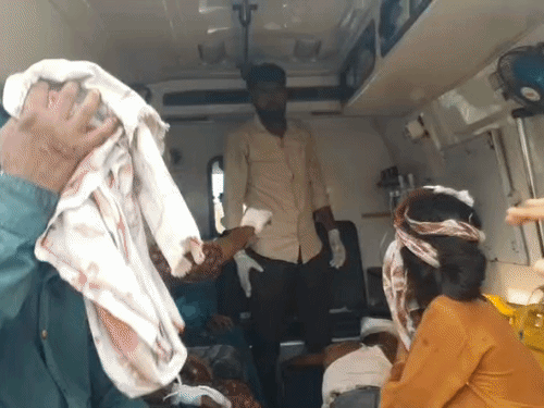 जालंधर के गोराया में एक्सीडेंट, 13 घायल:फिल्लौर रोड पर हादसा, SSF टीम ने घायलों को निकाला; एंबुलेंस से फगवाड़ा अस्पताल भेजा