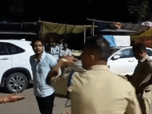 विधायक के बेटे पर बस ड्राइवर-कंडक्टर से मारपीट का आरोप:कांकेर में ओवरटेक को लेकर विवाद, ₹500 का चालान कर छोड़ा, पुलिस बोली-शिकायत नहीं मिली