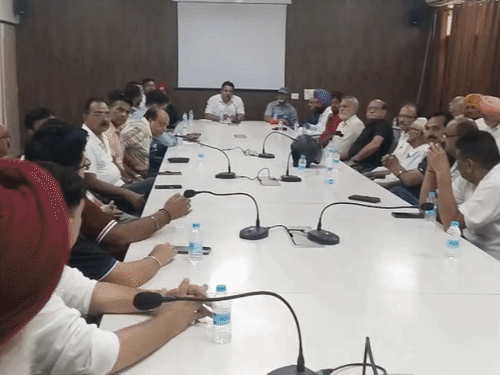 पठानकोट में आज पेन डाउन, कंप्यूटर बंद हड़ताल:डीसी दफ्तर, तहसील और एसडीएम सहित अन्य सरकारी दफ्तरों में नहीं होंगे लोगों के काम