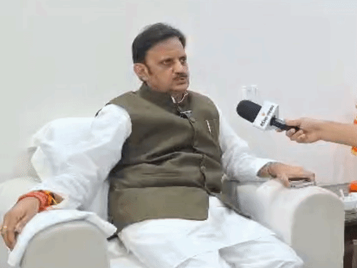 डॉक्टरों पर वाटर कैनन चलाने पर डिप्टी सीएम बोले:कुछ अधिकारियों की नासमझी के कारण हालात बिगड़े, सीएम भी इस घटना से नाराज हैं