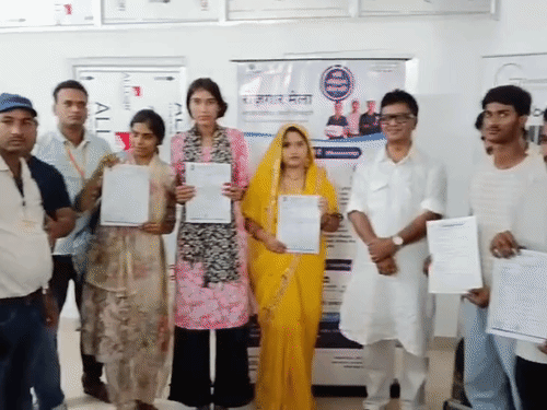 दरभंगा- रोजगार मेले में 800 युवाओं को मिली जॉब:बिरौल में 2 दिवसीय मेले में 3500 ने कराया था रजिस्ट्रेशन, विधायक बोले- बिचौलियों से सावधान रहे
