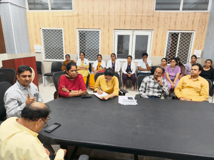 MTH में PG छात्रा से रैगिंग की शिकायत पर कार्रवाई:HOD समेत सीनियर डॉक्टरों को नोटिस, 2 प्रोफेसर ऑब्जर्वर नियुक्त