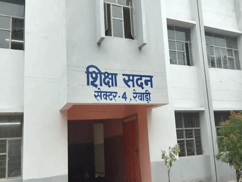 सरकारी स्कूलों में 5 साल में 12 हजार से ज्यादा,:कोरोना के बाद लगातार गिर रही विद्यार्थियों की संख्या
