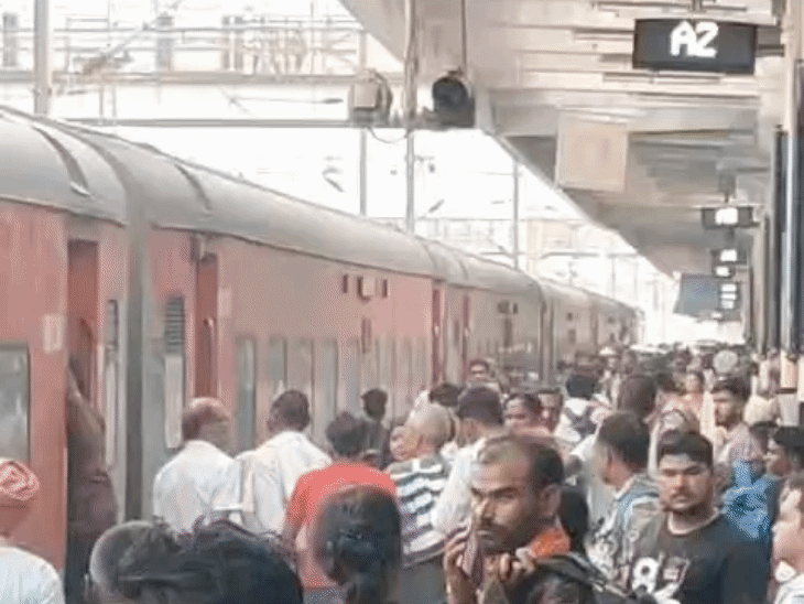 पितरों के तर्पण से पहले गया-हरिद्वार ट्रेनों में ‘नो-रूम’,:दीवाली-छठ तक लंबी दूरी की गाड़ियां फुल, ​त्योहारी सीजन शुरू होते ही ट्रेनों में सीट की मारामारी