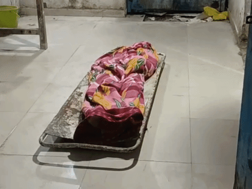 दानापुर-पीडीडीयू रेलखंड पर ट्रेन से गिरकर यात्री की मौत:नालंदा का रहने वाला था, भाई के साथ काम करने जा रहा था; भीड़ के चलते बैलेंस बिगड़ा