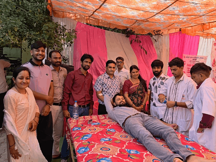 असनावर में कैम्प में 61 लोगों ने किया रक्तदान:जरूरतमंदों के आएगा काम, ब्लड डोनेट करने के लिए किया प्रेरित