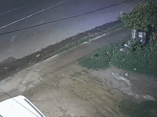 मुजफ्फरपुर में बेकाबू ट्रक ने बाइक सवारों को रौंदा; VIDEO:एक युवक की मौत, दूसरा गंभीर घायल; हादसे के बाद ड्राइवर फरार