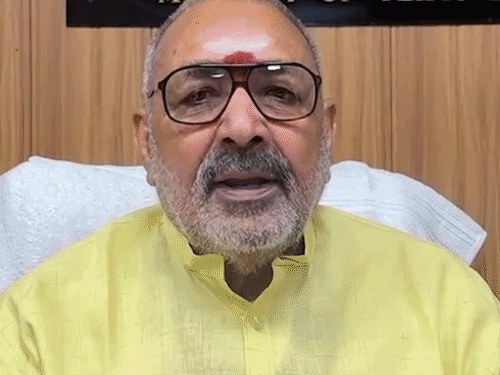 सोनिया गांधी ने नीतीश कुमार को गद्दार बताया, भड़के गिरिराज:केंद्रीय मंत्री बोले- वे 15 साल बिना नागरिकता के रहीं, बिहार के पूर्व मुख्यमंत्री का करियर बेदाग
