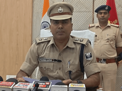 भागलपुर- झोपड़ी में दंपती कर रहा था नशे का कारोबार:पुलिस ने पत्नी को किया गिरफ्तार, पति फरार; जब्त मोबाइल खंगालने में जुटी