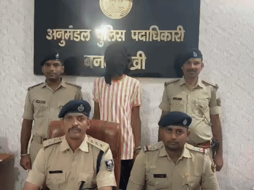 पूर्णिया- सोशल मीडिया पर हथियार संग डाली फोटो, अरेस्ट:आरोपी के पास से दो अवैध हथियार बरामद; कहां से, किससे, क्यों खरीदी, जांच में जुटी पुलिस