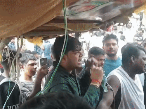 औरंगाबाद- जलजमाव के खिलाफ कारोबारियों ने बंद किया गोह बाजार:डीएम को बुलाने की मांग पर अड़े रहे थे प्रदर्शनकारी, हंगामा देख स्कूल भी रहे बंद