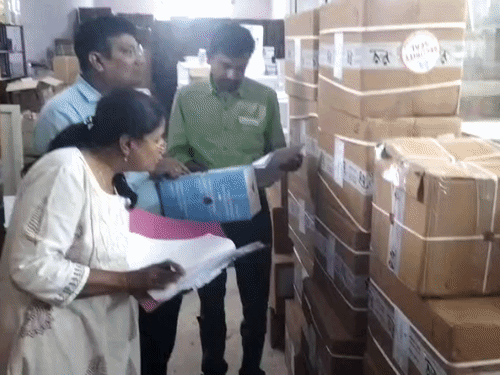 इंदौर में 40 लाख की गर्भपात किट जब्त:लसूड़िया में गोदाम से 9 हजार ‘सेफ टी किट’ मिलीं, धार कोठी की कार्रवाई से मिला सुराग