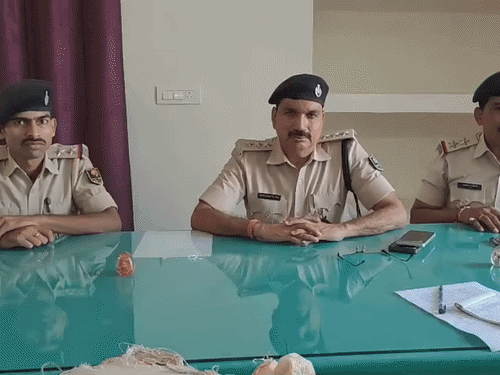 दरभंगा- 20 लाख से अधिक की कीमत का गांजा जब्त:रिश्तेदार के घर छिपाकर रखी थी 121 किलो की खेप; पुलिस को सप्लायर, खरीदार की तलाश