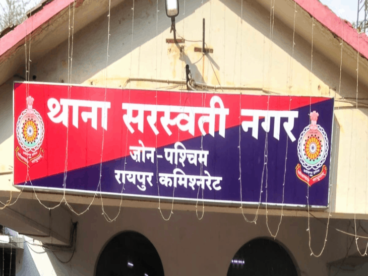 रायपुर में थाने के पास SBI में सेंधमारी की कोशिश:ग्रिल काटकर बैंक में घुसे चोर, 4 ताले तोड़े; स्ट्रांग रूम तक पहुंचे, कैश-लॉकर की रकम बची