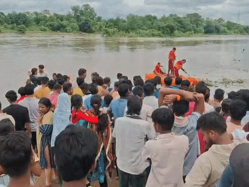गणेश विसर्जन के दौरान अरपा नदी में बहे 2 बच्चे:नारियल लेने पानी में उतरे थे, गहराई में जाने से हादसा, SDRF का रेस्क्यू जारी