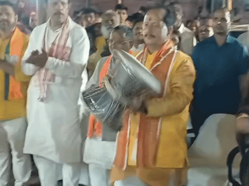 फल्गु के तट पर महाआरती में शामिल हुए कृषि मंत्री:विजय सिन्हा बोले- नकारात्मकता से घिरे हैं तेजस्वी यादव, अपनी भड़ास निकालने के लिए बयानबाजी कर रहे