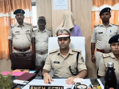 आर्म्स एक्ट के आरोपी को पुलिस के कब्जे से छुड़ाया:कुछ घंटे बाद ही आरोपी दोबारा गिरफ्तार, एसएसपी बोले- आरोपी शराब तस्करी भी करता था