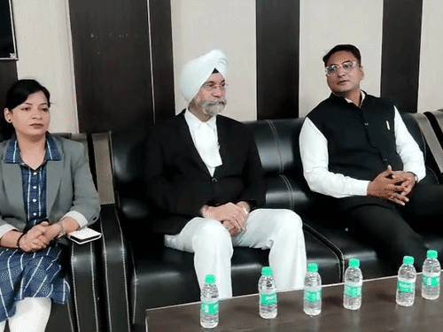 रेवाड़ी बार को मिली नई टीम,:सौरभ राव ने संभाली प्रधान की कमान, बार-बेंच के रिश्ते की मजबूती पर दिया जोर