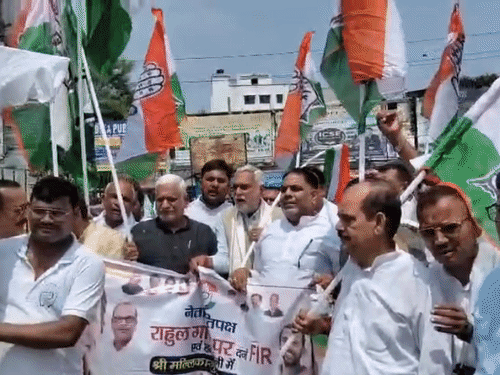 ‘केंद्र सरकार दलित विरोधी मानसिकता से काम कर रही’:राष्ट्रीय अध्यक्ष से भेदभाव, राहुल गांधी पर FIR का विरोध, औरंगाबाद में कांग्रेस ने फूंका पीएम मोदी का पुतला