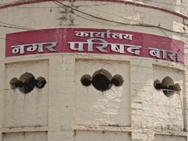 पोस्टर चिपकाने पर पार्षद प्रत्याशी के खिलाफ मामला दर्ज:कोतवाली थाने के गेट के दोनों तरफ 13 पोस्टर चिपके हुए मिले