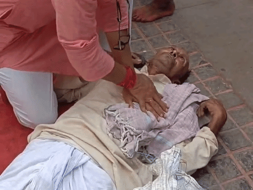 गयाजी- सीताकुंड पर 68 साल के पिंडदानी बेहोश होकर गिरे:शख्स ने सीपीआर देकर बचाई जान, यूपी के श्रद्धालु को इलाज के लिए मगध मेडिकल भेजा