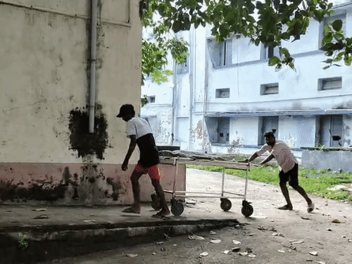 नालंदा- टेंट में करंट लगने से नाबालिग की मौत:मुआवजा की मांग को लेकर 5 घंटे सड़क जाम, घटनास्थल पर पहुंची 6 थानों की पुलिस