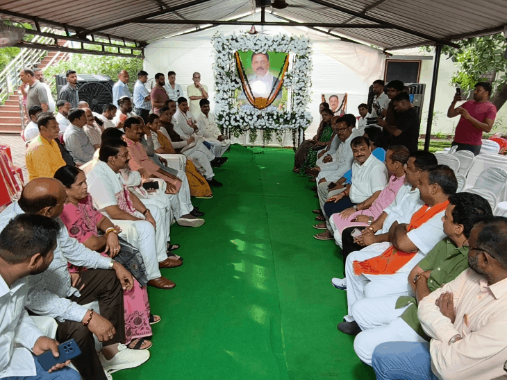 दिवंगत सुदिव्य को आदित्य साहू ने दी श्रद्धांजलि:गिरीडीह आवास पर पहुंचे, बनियाडीह में विशाल सभा, मंत्री हफीजुल भी हुए शामिल