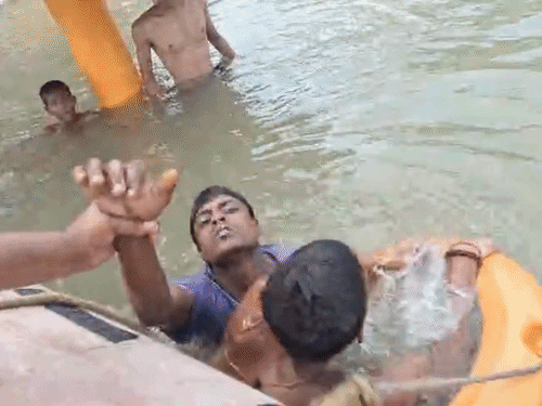 बूढ़ानाथ के मसानी काली मंदिर में डूब रहा था नाबालिग:समय रहते एसडीआरएफ की टीम ने बचाया, नहाने के दौरान गहरे पानी में चला गया था
