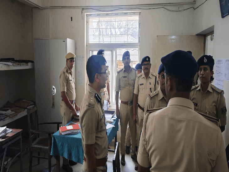 दरभंगा SSP ने फेकला-बहेड़ा थाने का किया निरीक्षण:वारंटियों की गिरफ्तारी-पेडिंग केस निपटाने के निर्देश; लापरवाही पर सख्त कार्रवाई की चेतावानी