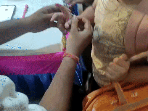 गयाजी पितृपक्ष मेले में बच्चों-बुजुर्गों के लिए QR रिस्टबैंड:बिछड़ने पर परिजन को तुरंत मिलेगा अलर्ट, पहचान होगी आसान; सुरक्षा को लेकर अलर्ट मोड में प्रशासन