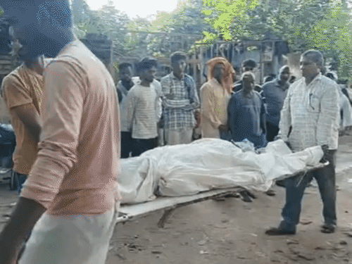 भोजपुर- करंट के चपेट में आने से अधेड़ की मौत:घर से बाहर घूमने निकले थे, सड़क पर गिरे तार की चपेट में आया; अस्पताल लाने के दौरान हुई मौत