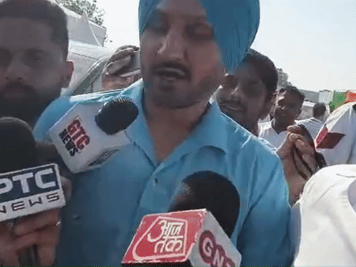 जालंधर रैली में बीजेपी नेता का ‘आप’ सरकार पर हमला:हरभजन ने फाइलों में गड़बड़ी और दिल्ली से पंजाब शासन चलाने का लगाया आरोप