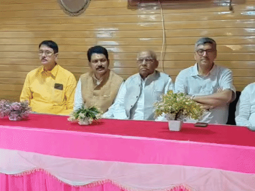 बिहार कांग्रेस ने की प्रभारी-प्रदेश अध्यक्ष को हटाने की मांग:8 सितंबर को दिल्ली में धरना-प्रदर्शन करेंगे, राहुल गांधी से मिलने सहित 4 मांग