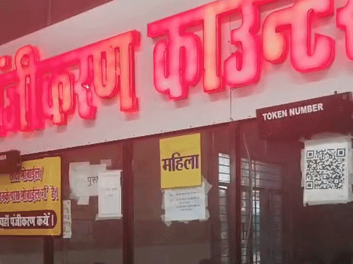 बिहारशरीफ मॉडल अस्पताल में डॉक्टरों ने OPD किया ठप:इमरजेंसी सेवाएं चालू रखीं; सहरसा में पत्रकार से विवाद के बाद डॉक्टर पर कार्रवाई से भड़के