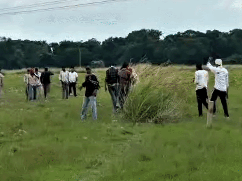 दरभंगा में जमीन विवाद में गोलीबारी:एक युवक घायल, भाई के बयान पर 5 नामजद समेत 17 पर FIR; जांच के लिए SIT का गठन