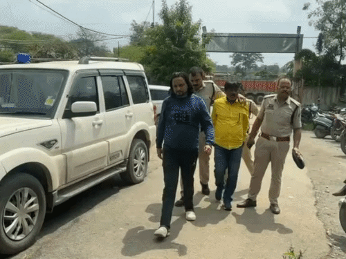 जमशेदपुर गोलीकांड के 4 शूटर छत्तीसगढ़ में अरेस्ट:ओडिशा के रास्ते भागे, अंबिकापुर में पकड़ाए, ट्रांजिट रिमांड पर झारखंड ले जा रही पुलिस