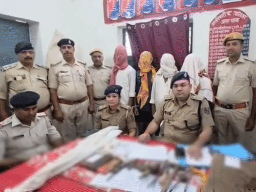 आरा में मिनी गन फैक्ट्री का खुलासा, पांच गिरफ्तार:दालान में चोरी-छिपे बन रहे थे अवैध हथियार; कट्टा, बंदूक, सिक्सर, एयरगन बरामद