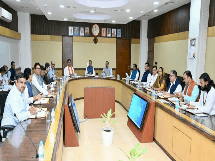 छत्तीसगढ़ में सरकारी कर्मचारियों की उम्र सीमा 45 साल हुई:स्टार्टअप-मिशन को ₹500 करोड़, नवा रायपुर में NSTI बनेगा, साय कैबिनेट के 5 बड़े फैसले