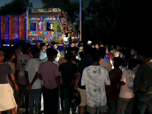 बेगूसराय में बाइक की टक्कर से मजदूर की मौत:उग्र लोगों ने किया फोरलेन जाम, सख्त कार्रवाई और मुआवजे की मांग; 4 साल पहले पत्नी की हुई थी डेथ