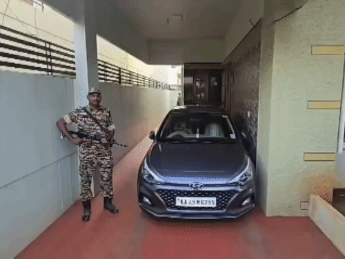 कर्नाटक मंत्री सतीश जारकीहोली के ठिकानों पर ED रेड:सांसद बेटी के घर समेत 18 जगहों पर तलाशी; मनी लॉन्ड्रिंग केस, पैसे विदेश भेजने का आरोप
