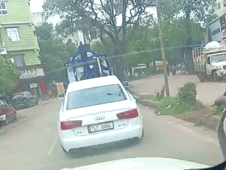 ड्रोन से निगरानी के बाद जुए की फड़ पर छापा:एक किमी दूर तक कैमरों से नजर, पुलिस पहुंचने से पहले जुआरी भागे