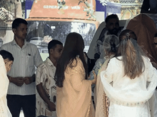 सोहेल खान के घर हुई गणपति पूजा:अर्पिता-अलवीरा, मां सलमा समेत पूरा खान परिवार पहुंचा, देखिए गणेशोत्सव से सलमान की आरती-विसर्जन के थ्रोबैक लुक