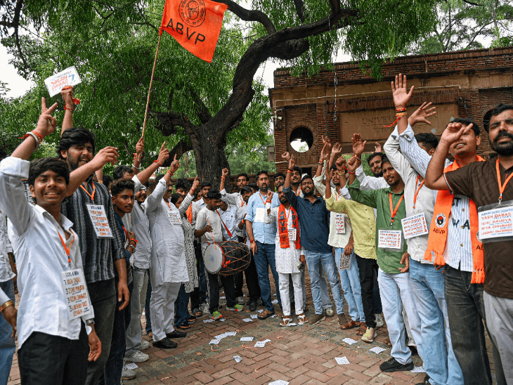 दिल्ली यूनिवर्सिटी छात्र संघ चुनाव के लिए आज वोटिंग:यह देश का सबसे बड़ा स्टूडेंट इलेक्शन; पिछली बार ABVP ने 4 में से 3 पोस्ट जीती थीं