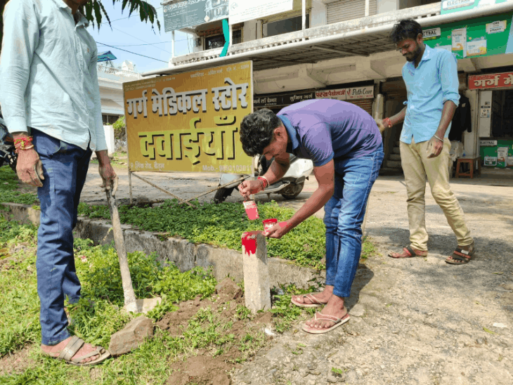 बैतूल लिंक रोड चौड़ीकरण के लिए स्थल चिन्हांकन शुरू:7 करोड़ से बन रही सड़क, 3 माह पहले हटे थे अतिक्रमण; धीमी रफ्तार पर ठेकेदार को नोटिस