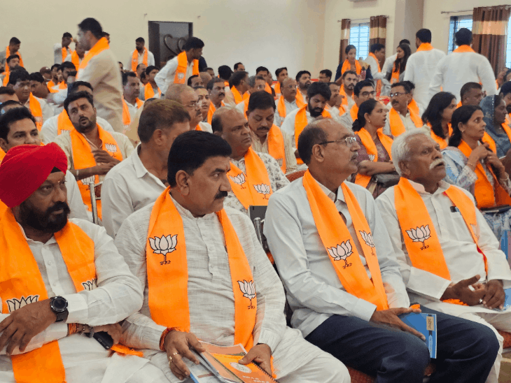 मंदसौर में सेवा संकल्प अभियान को लेकर भाजपा की बैठक:बूथ तक सक्रिय रहने पर जोर, महामंत्री बोले-  कार्यकर्ता जनता से लगातार संपर्क में रहें