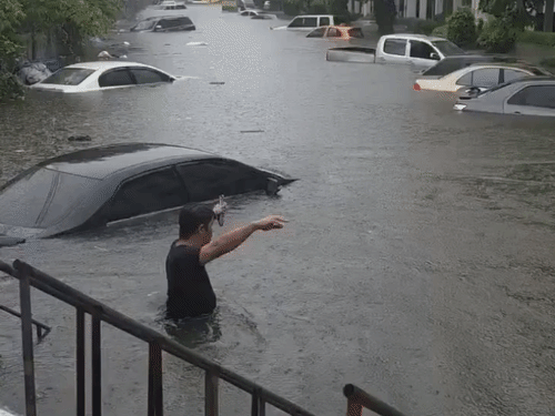 बैंकॉक में बाढ़, सभी 50 जिलों में आपदा घोषित:48 घंटे में 300 मिमी बारिश; स्कूल बंद, अस्थायी शिविर बनाए गए