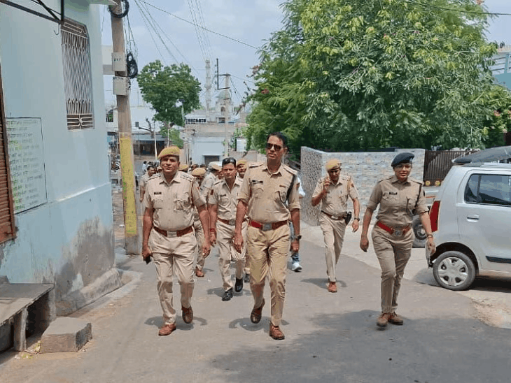 कुचामन सिटी में पुलिस ने निकाला फ्लैग मार्च:निकाय चुनाव में शांतिपूर्ण मतदान का दिया संदेश, संवेदनशील मतदान केंद्रों का जायजा लिया