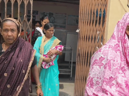 चेताडीह SNCU के पंखे में आग लगने से मची अफरातफरी:नवजात बच्चों को निकाला गया बाहर, दो ऑक्सीजन सपोर्ट वाले बच्चों की हालत नाजुक