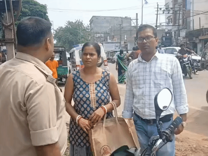 बोकारो में महिला से चेन स्नेचिंग:बाइक सवार दो बदमाशों ने की वारदात, दो लाख रुपए के चेन और पेंडेंट छीनकर हुए फरार