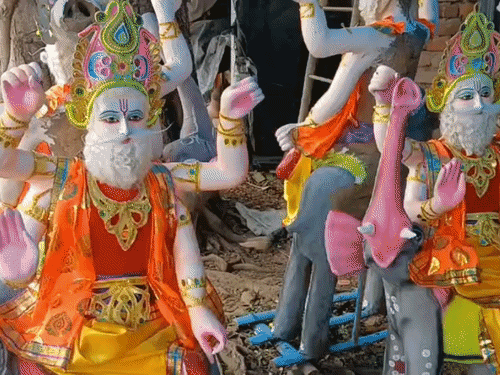 बोकारो में विश्वकर्मा पूजा पर महंगाई का असर:मूर्ति, मिठाई, फल और गाड़ी धुलाई तक के दाम बढ़े, बजट पर पड़ा असर